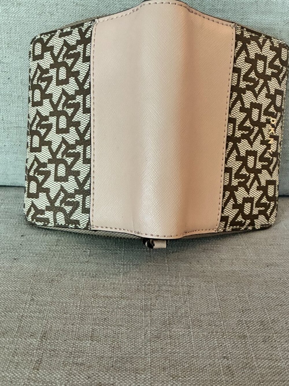Donna Karan wallet - Picture 3 of 4